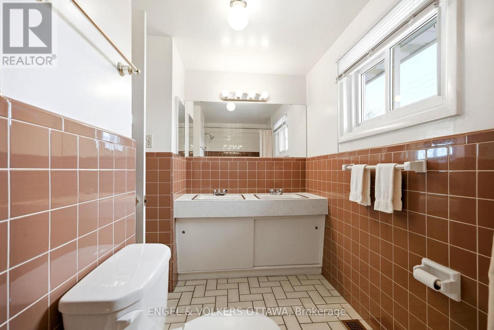 1148 Castle Hill Crescent, Ottawa, Ontario  K2C 2A8 - Photo 23 - X12923426