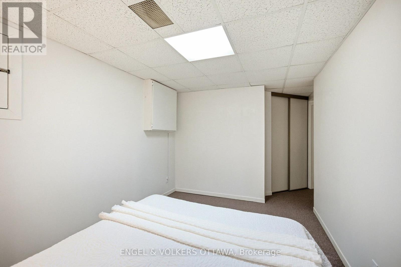 1148 Castle Hill Crescent, Ottawa, Ontario  K2C 2A8 - Photo 28 - X12923426