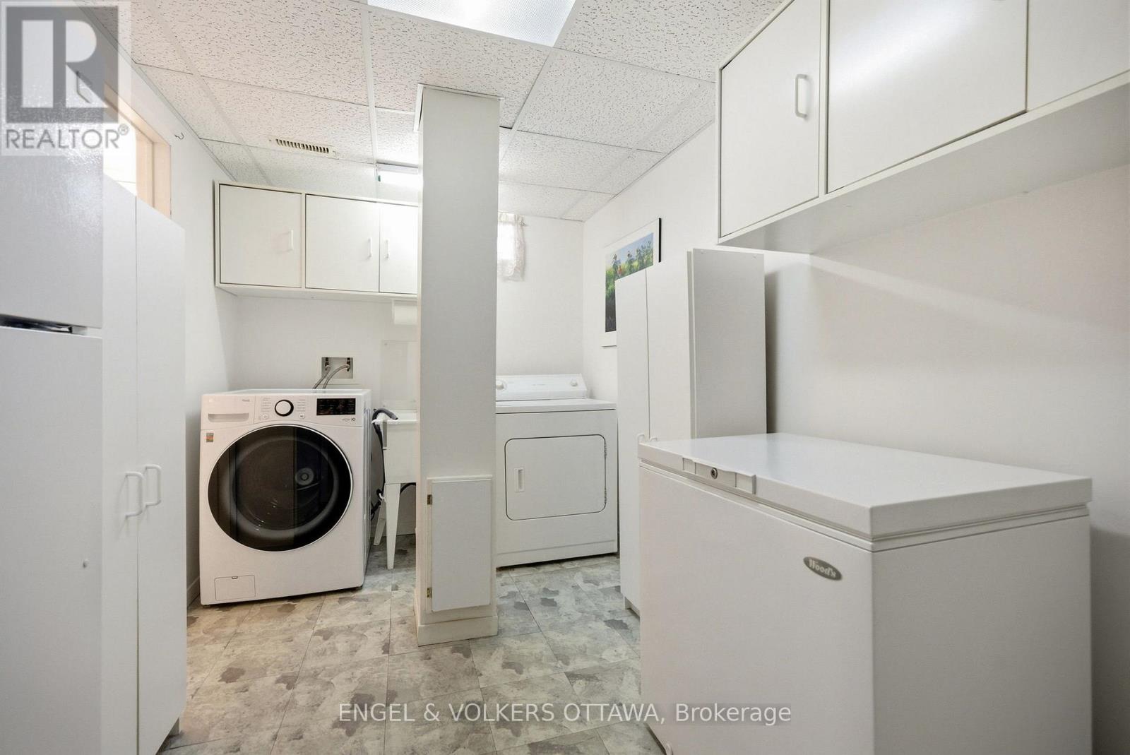 1148 Castle Hill Crescent, Ottawa, Ontario  K2C 2A8 - Photo 30 - X12923426