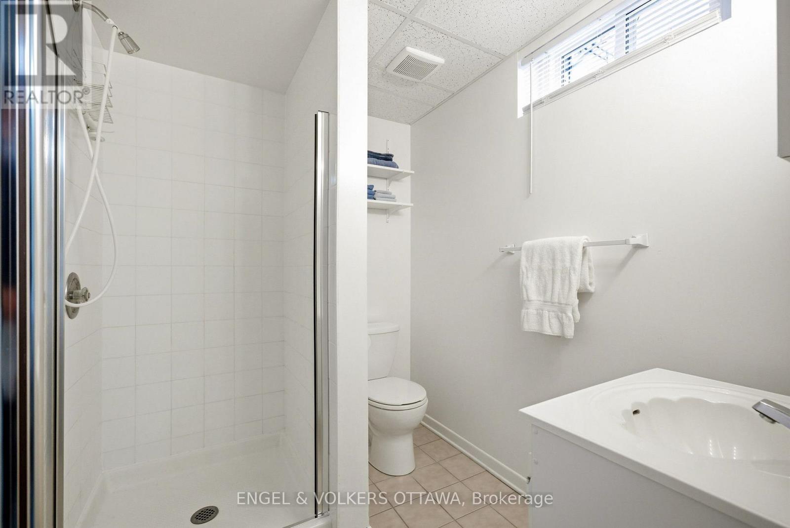 1148 Castle Hill Crescent, Ottawa, Ontario  K2C 2A8 - Photo 31 - X12923426