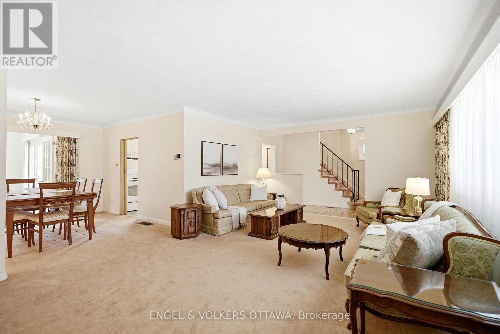 1148 Castle Hill Crescent, Ottawa, Ontario  K2C 2A8 - Photo 7 - X12923426