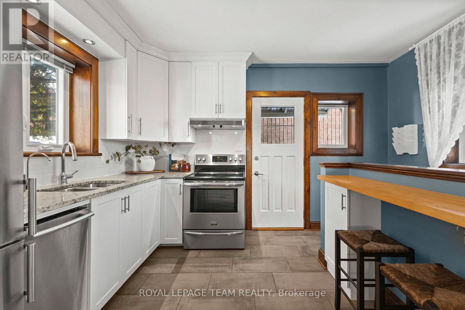 92 Third Avenue, Ottawa, Ontario  K1S 2J8 - Photo 10 - X12923482