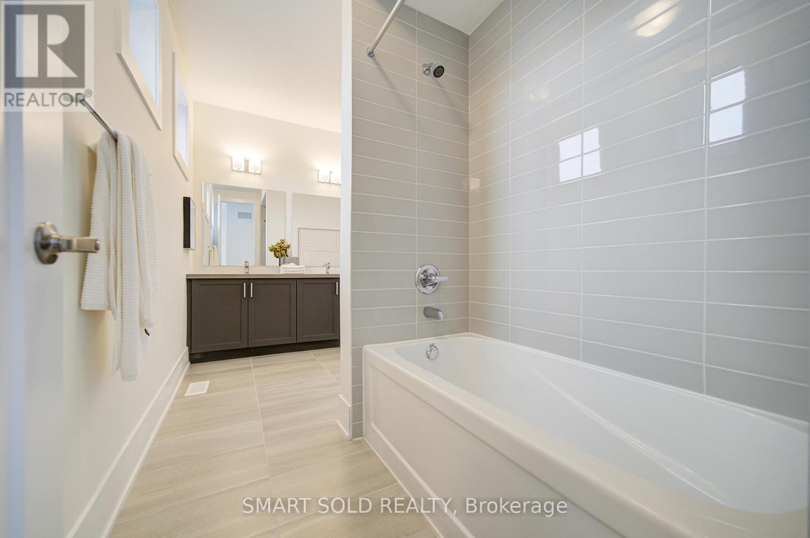 72 Meizhou Avenue, Markham, Ontario  L6C 3N1 - Photo 36 - N12922252