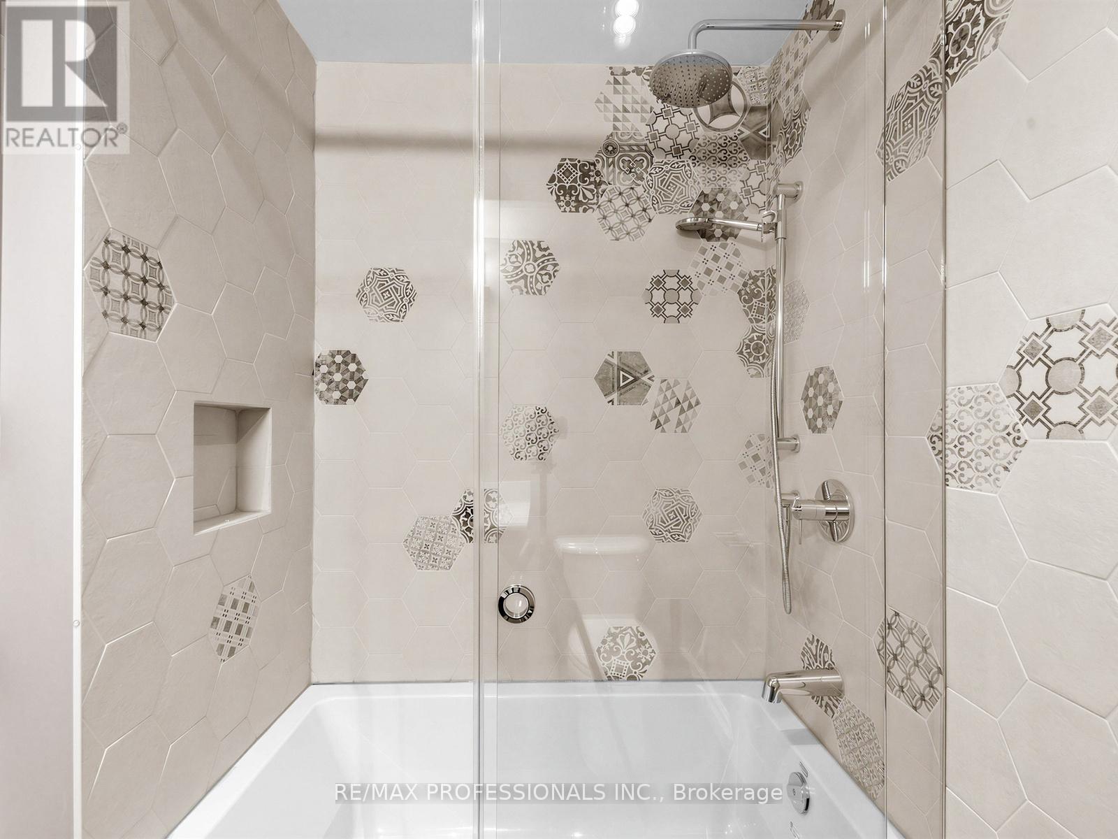 23 Mckayfield Road, Toronto, Ontario  M4J 4P6 - Photo 15 - E12923334