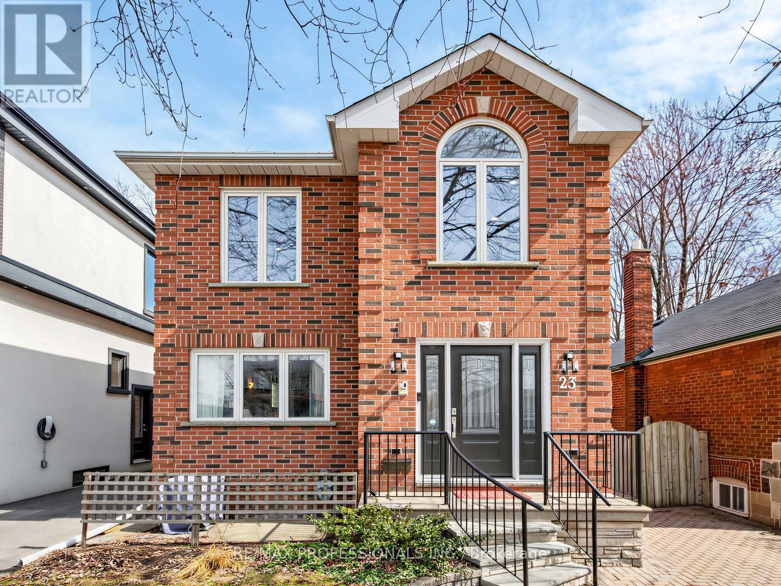 23 Mckayfield Road, Toronto, Ontario  M4J 4P6 - Photo 2 - E12923334
