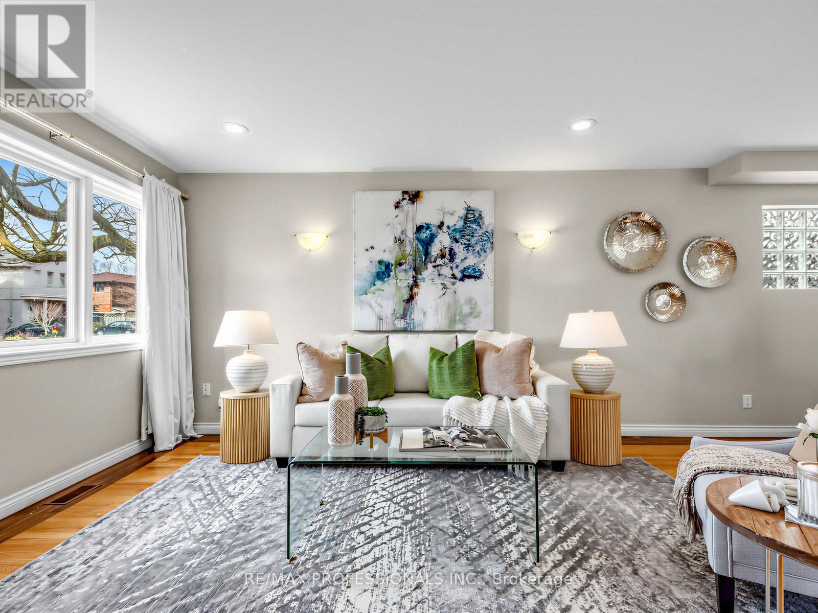 23 Mckayfield Road, Toronto, Ontario  M4J 4P6 - Photo 4 - E12923334