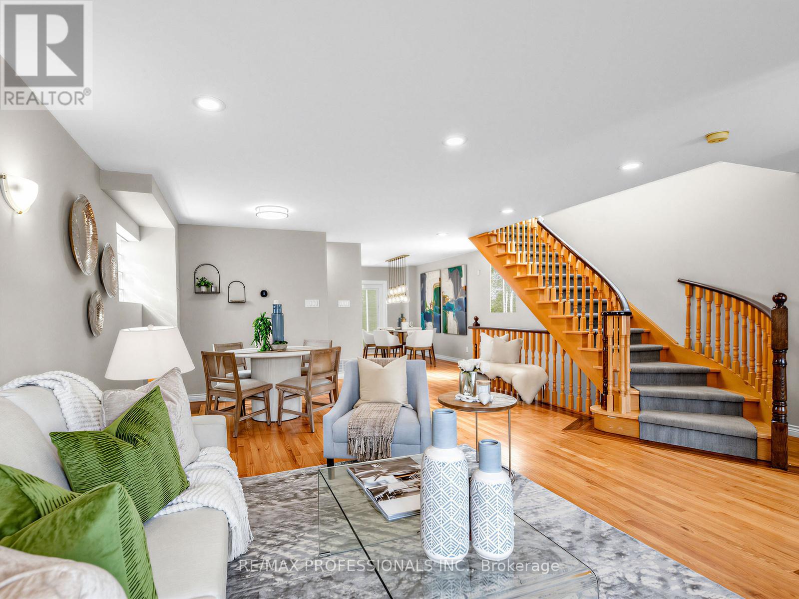 23 Mckayfield Road, Toronto, Ontario  M4J 4P6 - Photo 5 - E12923334