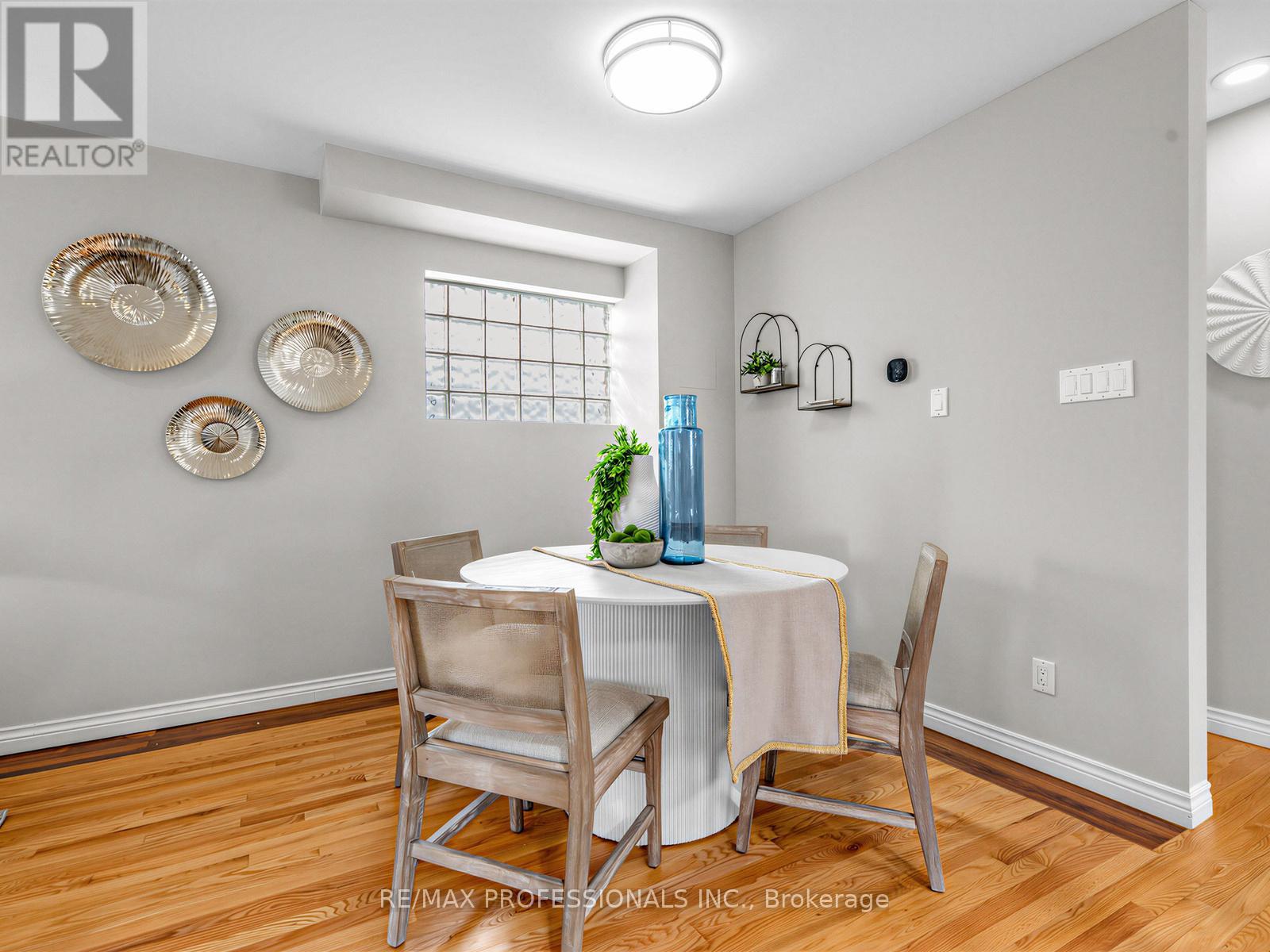 23 Mckayfield Road, Toronto, Ontario  M4J 4P6 - Photo 6 - E12923334