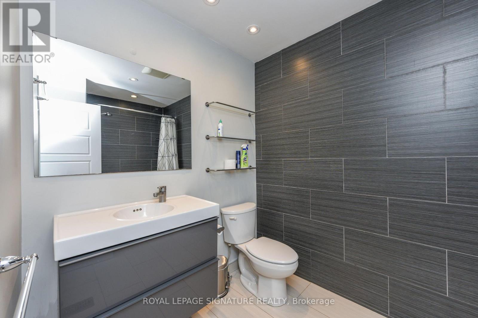 Upper Level - 3162 Folkway Drive, Mississauga, Ontario L5L 2A3 - Photo 26 - W12895142