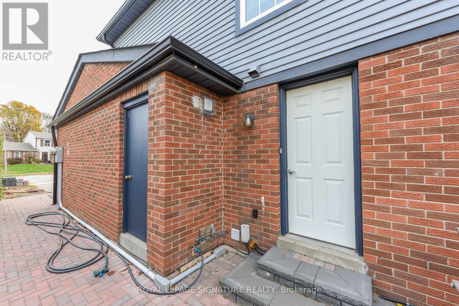 Upper Level - 3162 Folkway Drive, Mississauga, Ontario L5L 2A3 - Photo 35 - W12895142