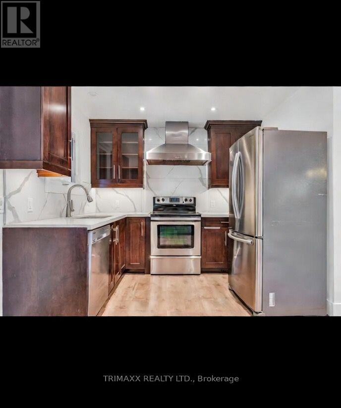 3321 Monica Drive, Mississauga, Ontario  L4T 3E6 - Photo 3 - W12921506