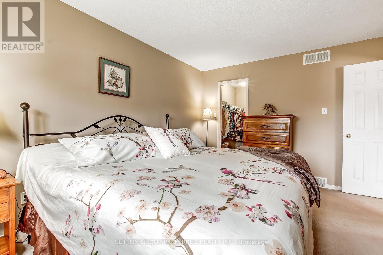 Photo 11 of 31 for 30 Folkstone Court