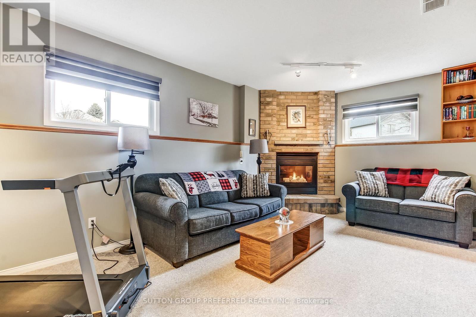 Photo 15 of 31 for 30 Folkstone Court