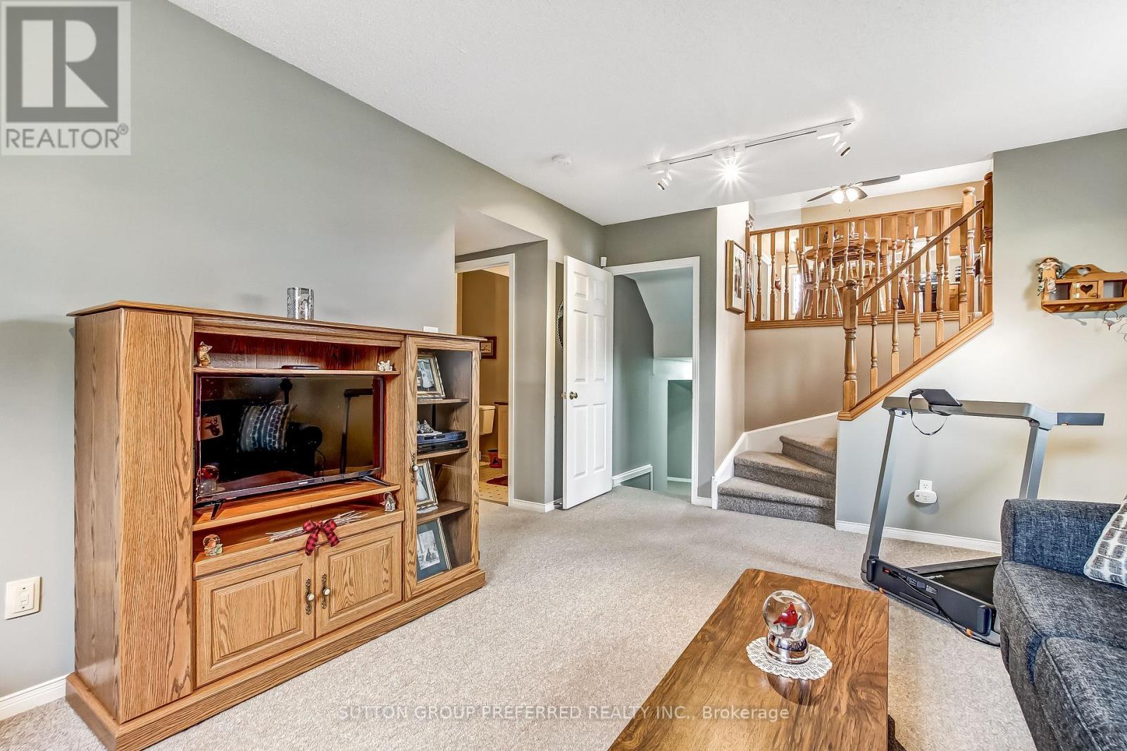 Photo 16 of 31 for 30 Folkstone Court