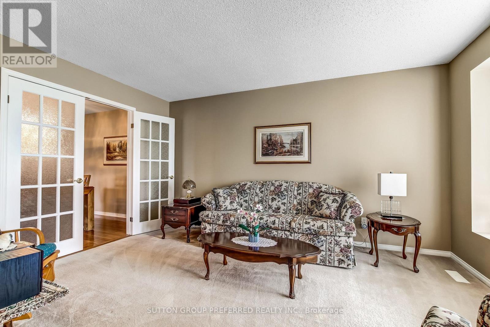 Photo 2 of 31 for 30 Folkstone Court