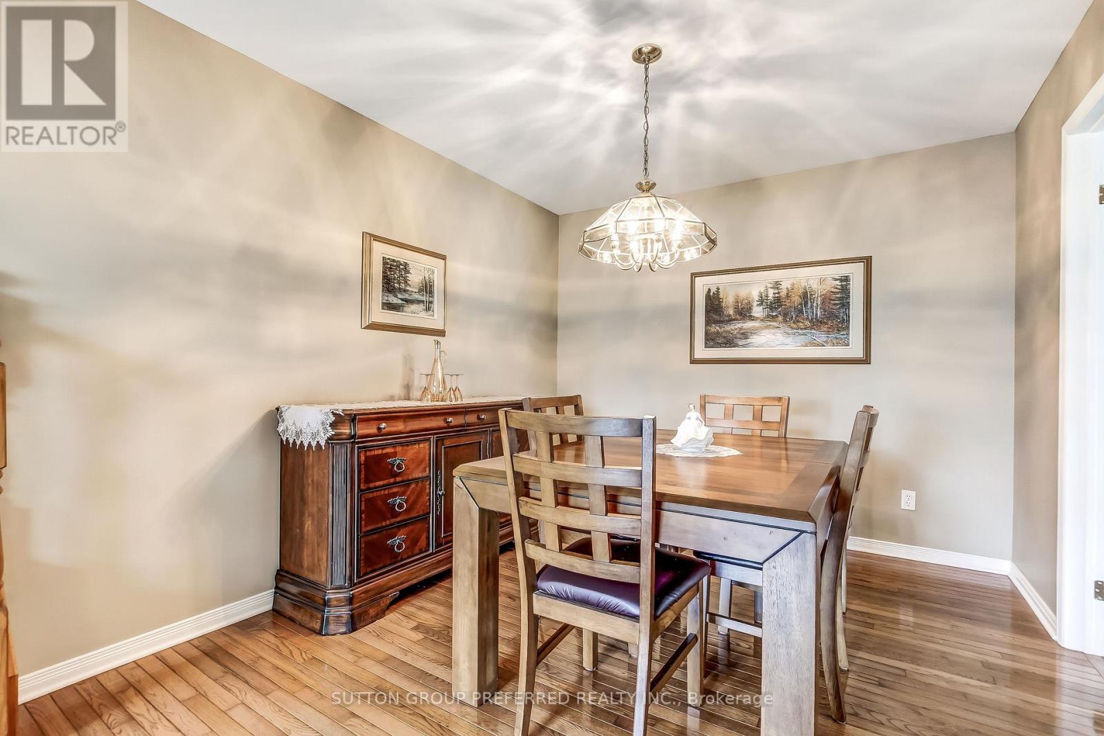 Photo 4 of 31 for 30 Folkstone Court