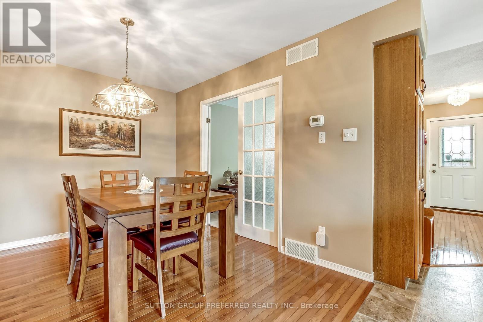 Photo 5 of 31 for 30 Folkstone Court