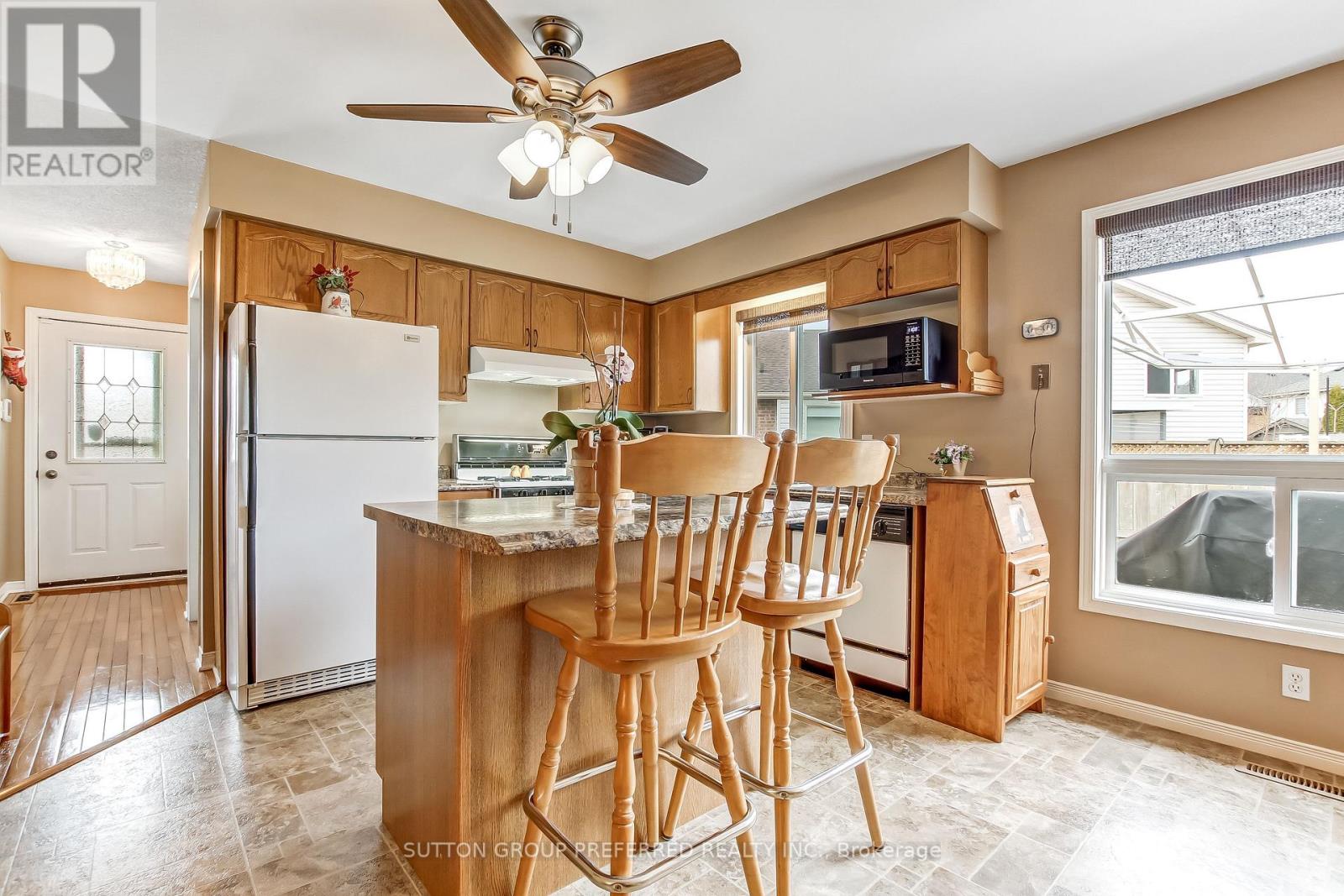 Photo 6 of 31 for 30 Folkstone Court