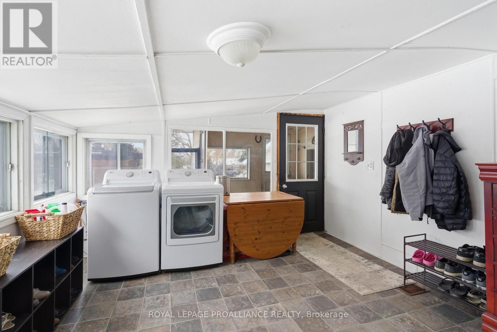 18 Quabbin Road, Front Of Yonge, Ontario  K0E 1R0 - Photo 13 - X12923414