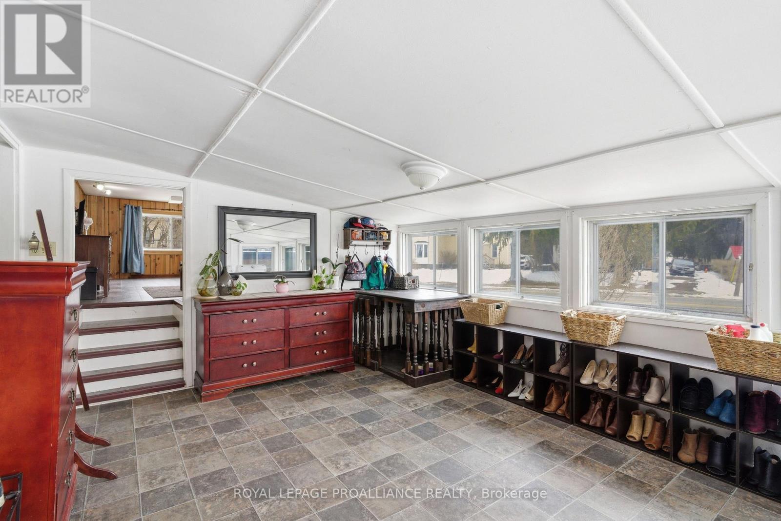 18 Quabbin Road, Front Of Yonge, Ontario  K0E 1R0 - Photo 14 - X12923414