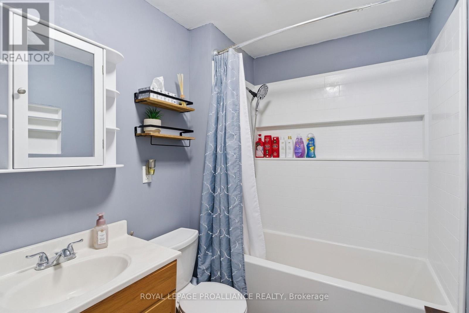 18 Quabbin Road, Front Of Yonge, Ontario  K0E 1R0 - Photo 17 - X12923414