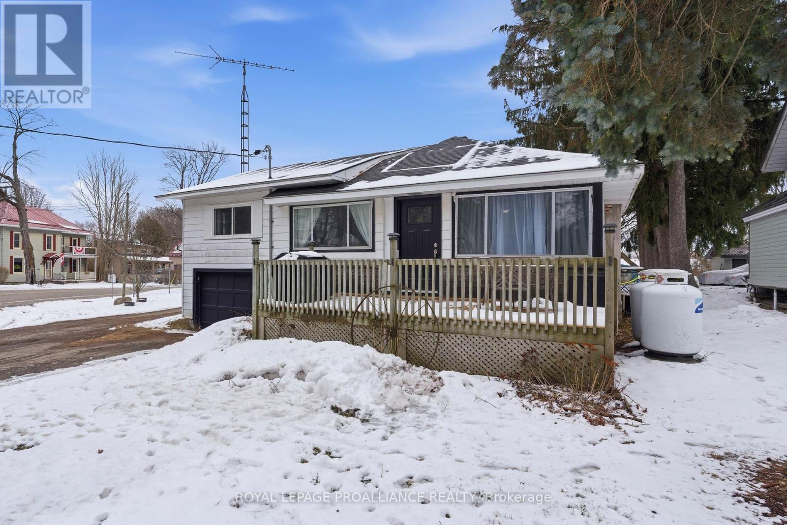 18 Quabbin Road, Front Of Yonge, Ontario  K0E 1R0 - Photo 2 - X12923414