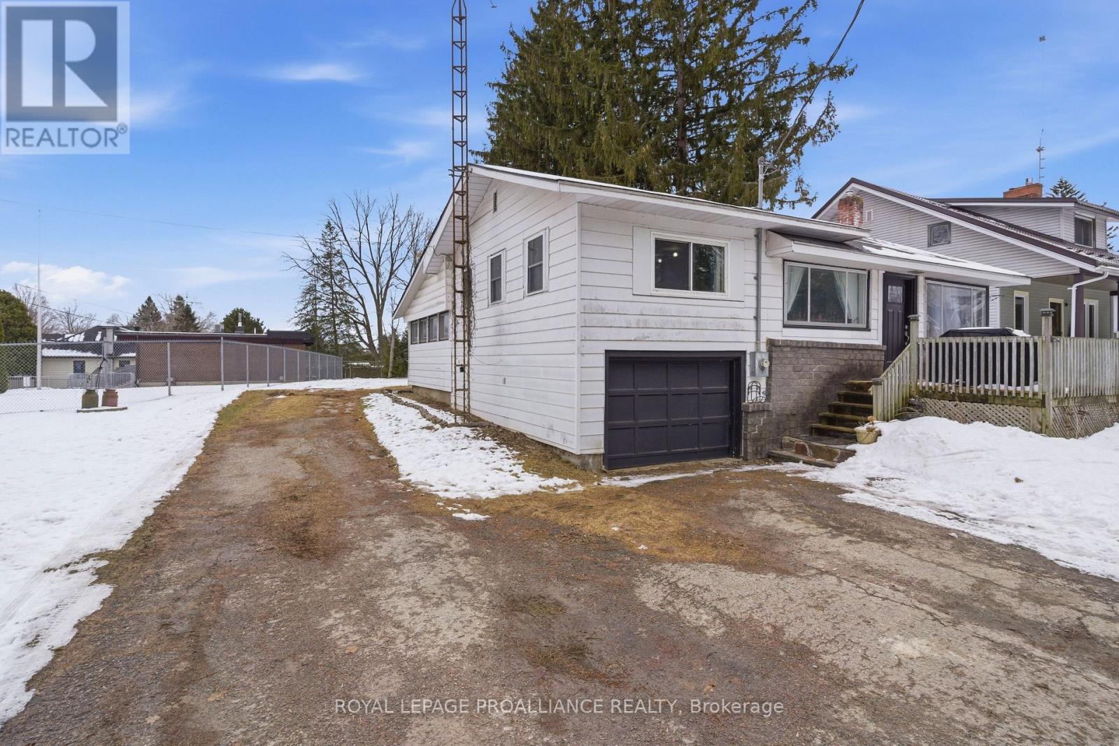 18 Quabbin Road, Front Of Yonge, Ontario  K0E 1R0 - Photo 22 - X12923414