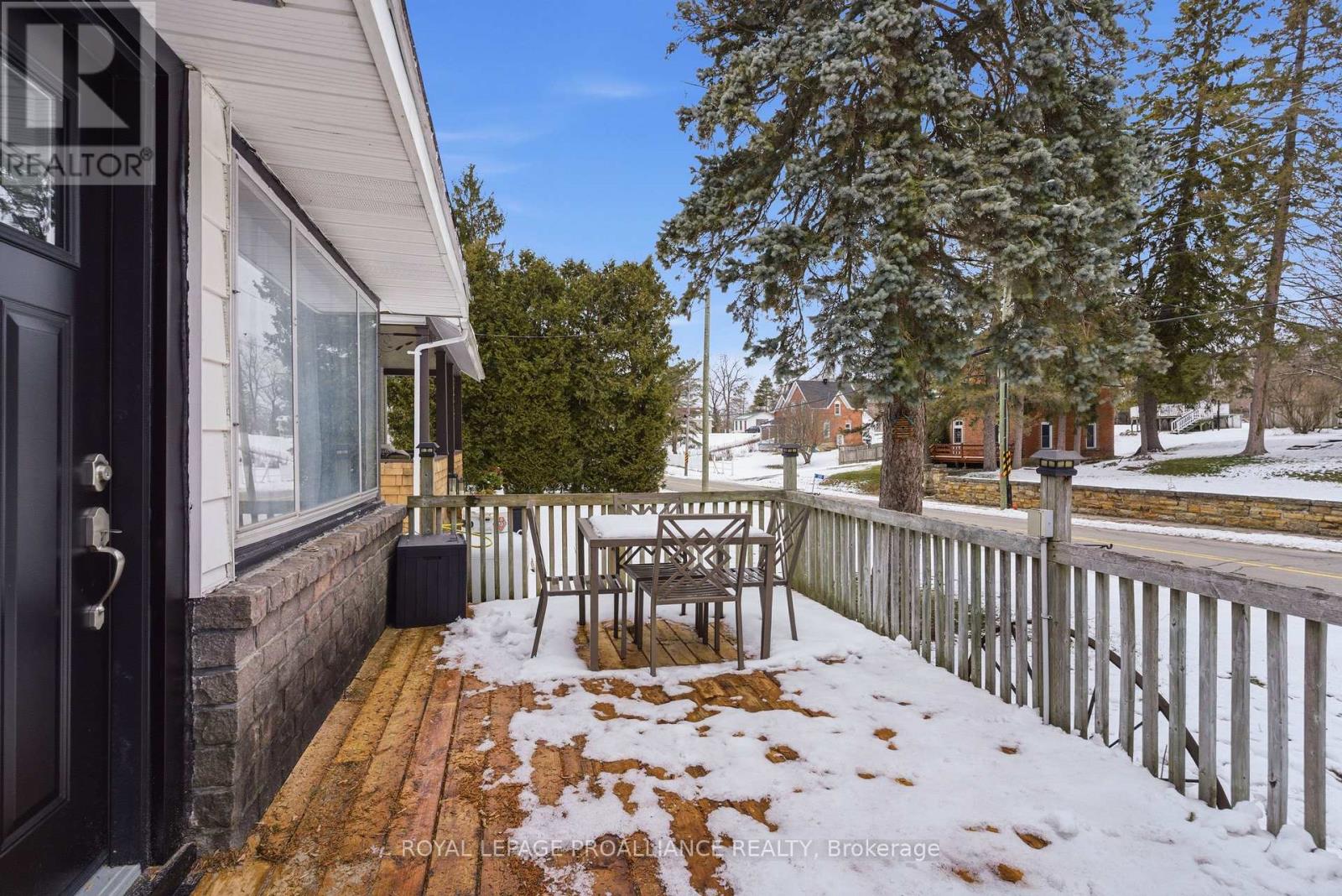 18 Quabbin Road, Front Of Yonge, Ontario  K0E 1R0 - Photo 3 - X12923414