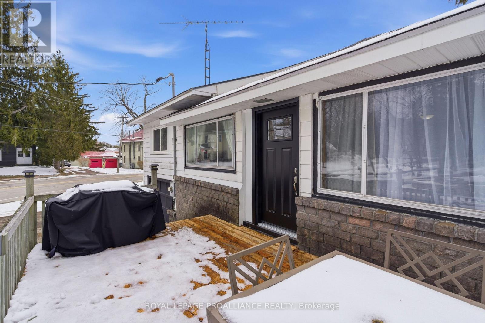 18 Quabbin Road, Front Of Yonge, Ontario  K0E 1R0 - Photo 4 - X12923414