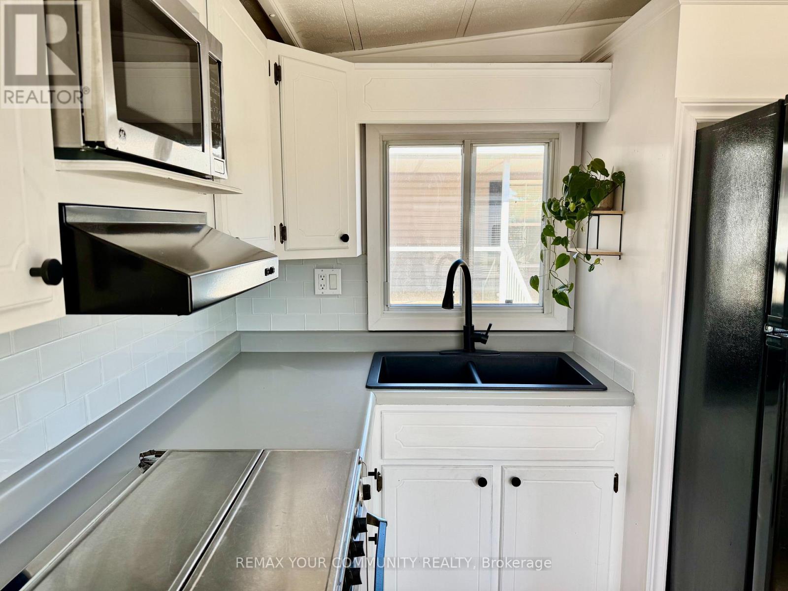 204 - 285 Crydermans Side Road, Georgina (Baldwin), Ontario  L0E 1A0 - Photo 12 - N12923332