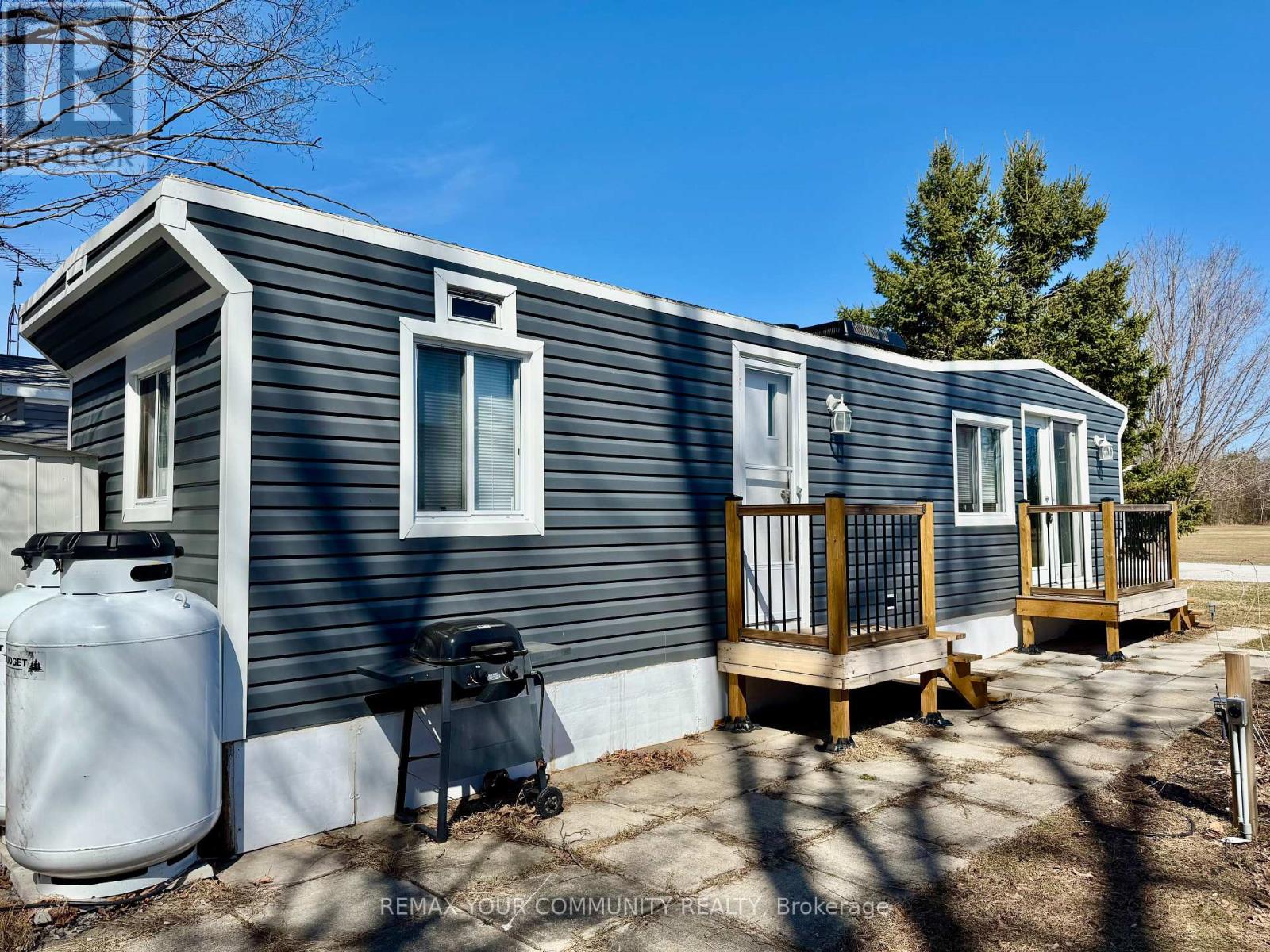 204 - 285 Crydermans Side Road, Georgina (Baldwin), Ontario  L0E 1A0 - Photo 2 - N12923332