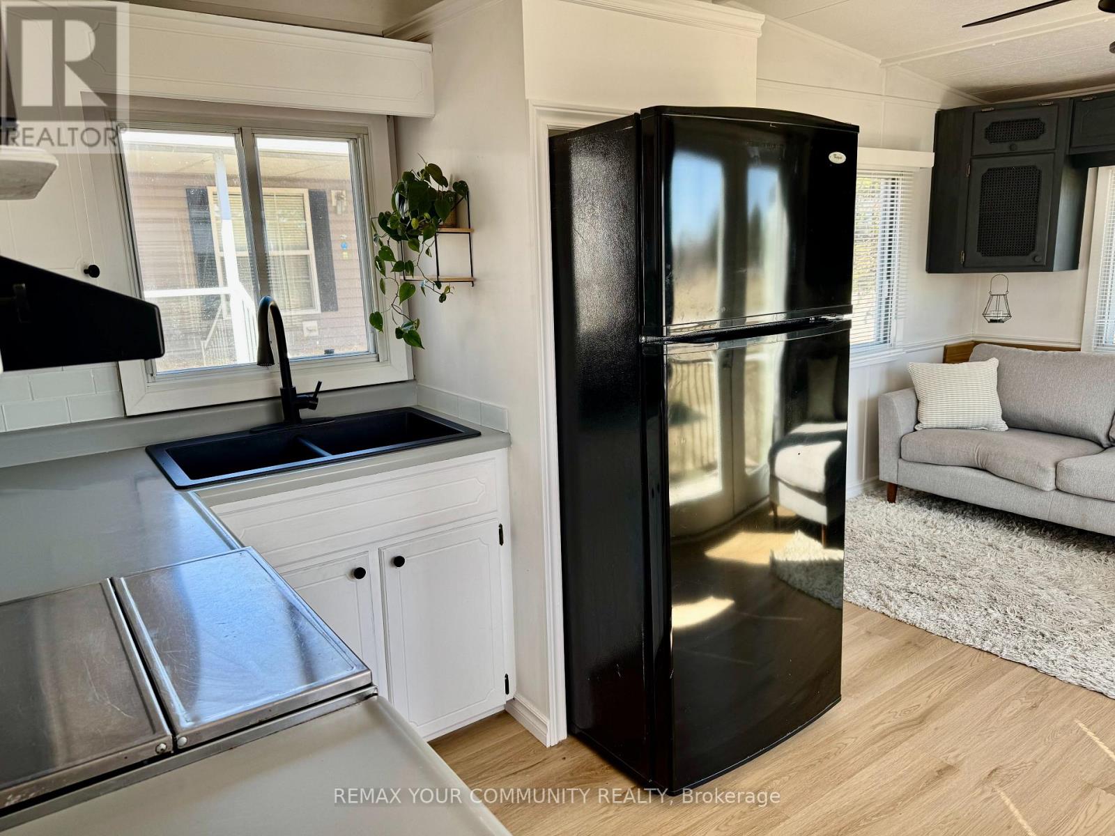 204 - 285 Crydermans Side Road, Georgina (Baldwin), Ontario  L0E 1A0 - Photo 5 - N12923332