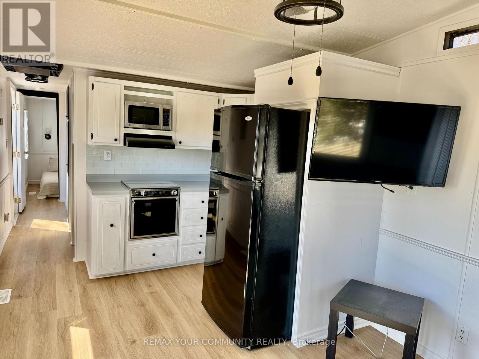 204 - 285 Crydermans Side Road, Georgina (Baldwin), Ontario  L0E 1A0 - Photo 7 - N12923332