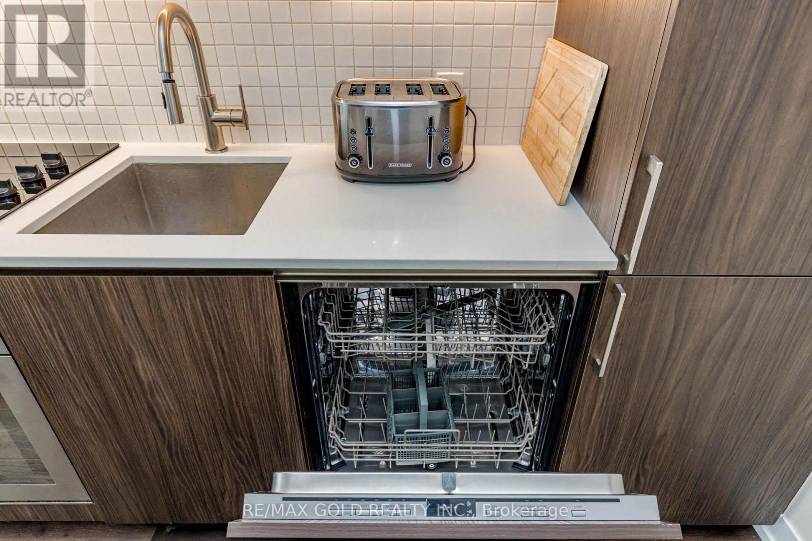 502 - 5 Buttermill Avenue, Vaughan, Ontario  L4K 0J7 - Photo 13 - N12923392