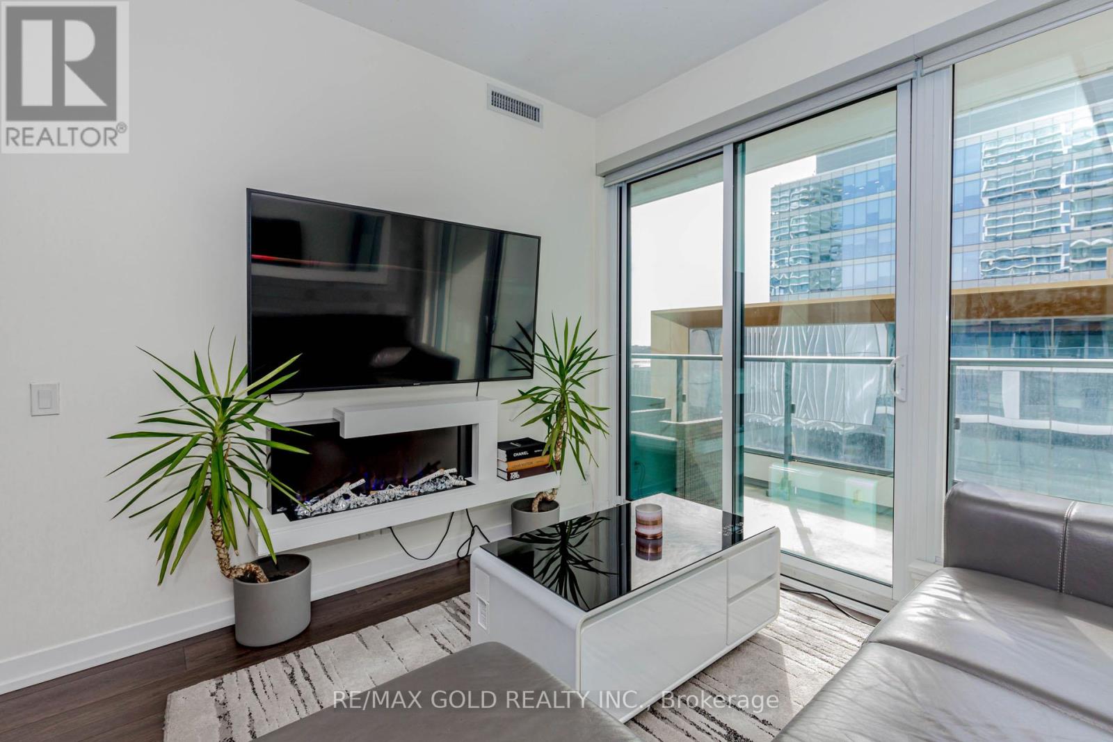 502 - 5 Buttermill Avenue, Vaughan, Ontario  L4K 0J7 - Photo 18 - N12923392