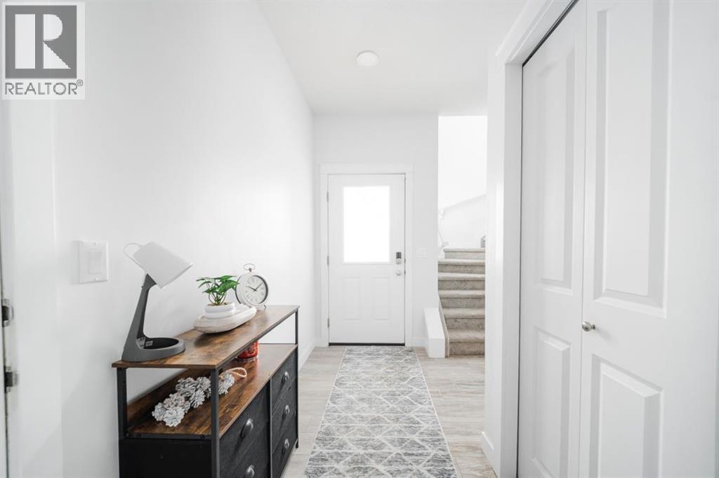 124 Walnut Place, Fort Mcmurray, Alberta  T9K 0T2 - Photo 3 - A2286148