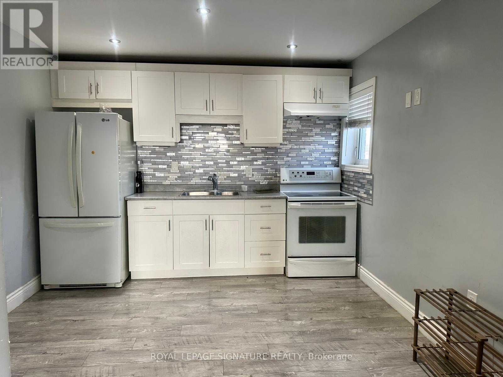 63 WALLIS CRESCENT, Toronto, Ontario