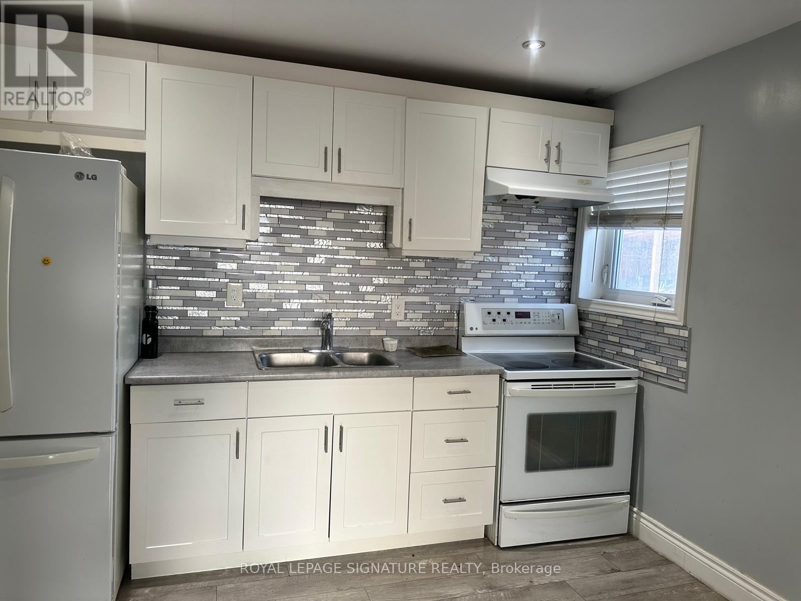 63 Wallis Crescent, Toronto, Ontario  M9V 4K2 - Photo 2 - W12923314