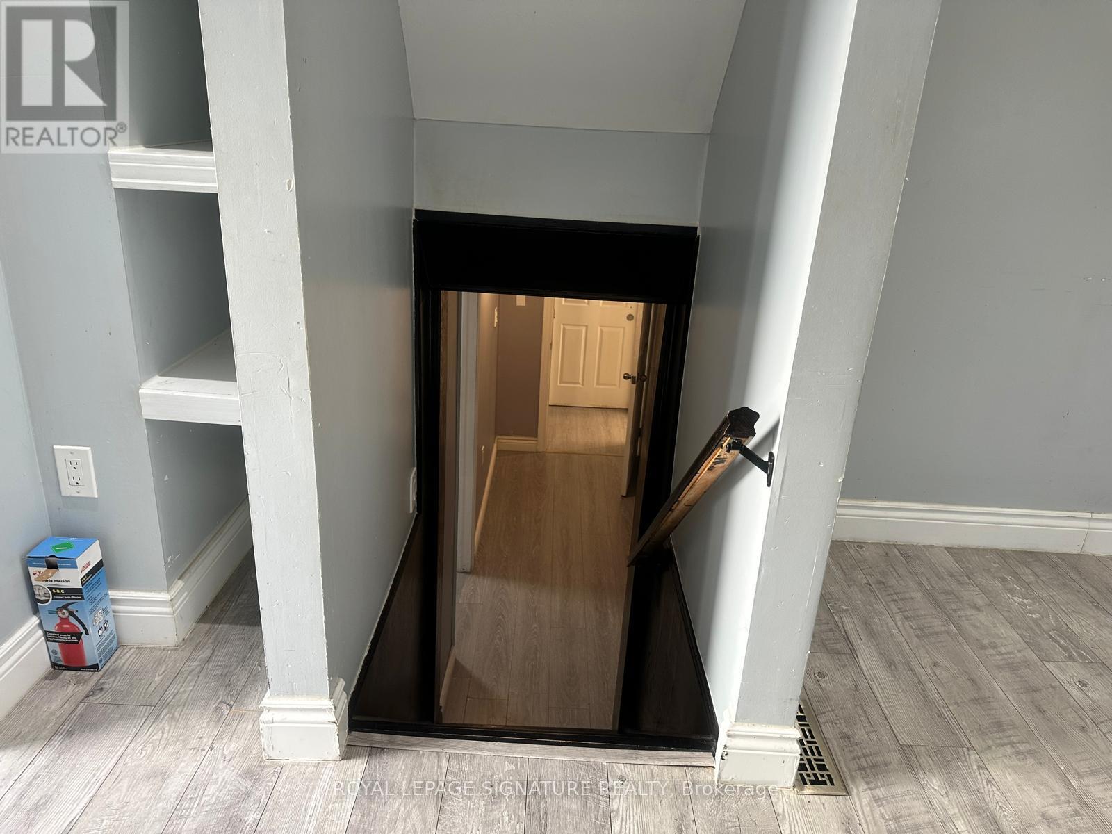 63 Wallis Crescent, Toronto, Ontario  M9V 4K2 - Photo 4 - W12923314