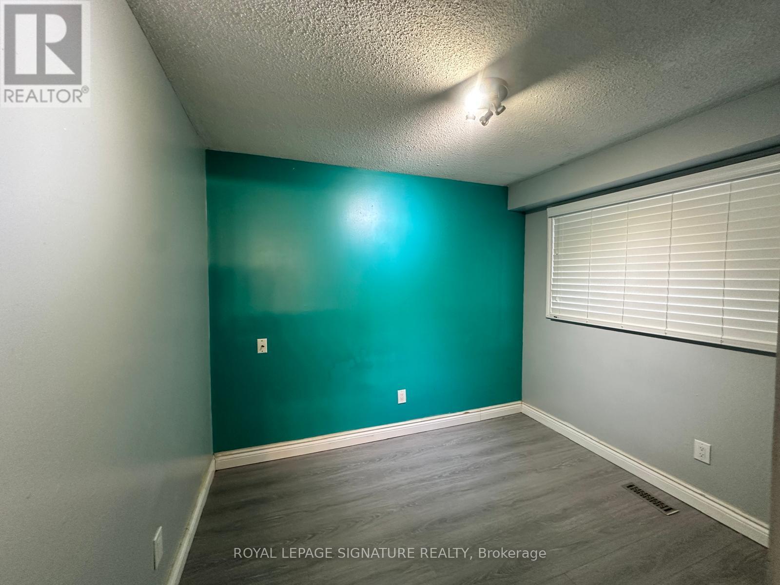 63 Wallis Crescent, Toronto, Ontario  M9V 4K2 - Photo 5 - W12923314