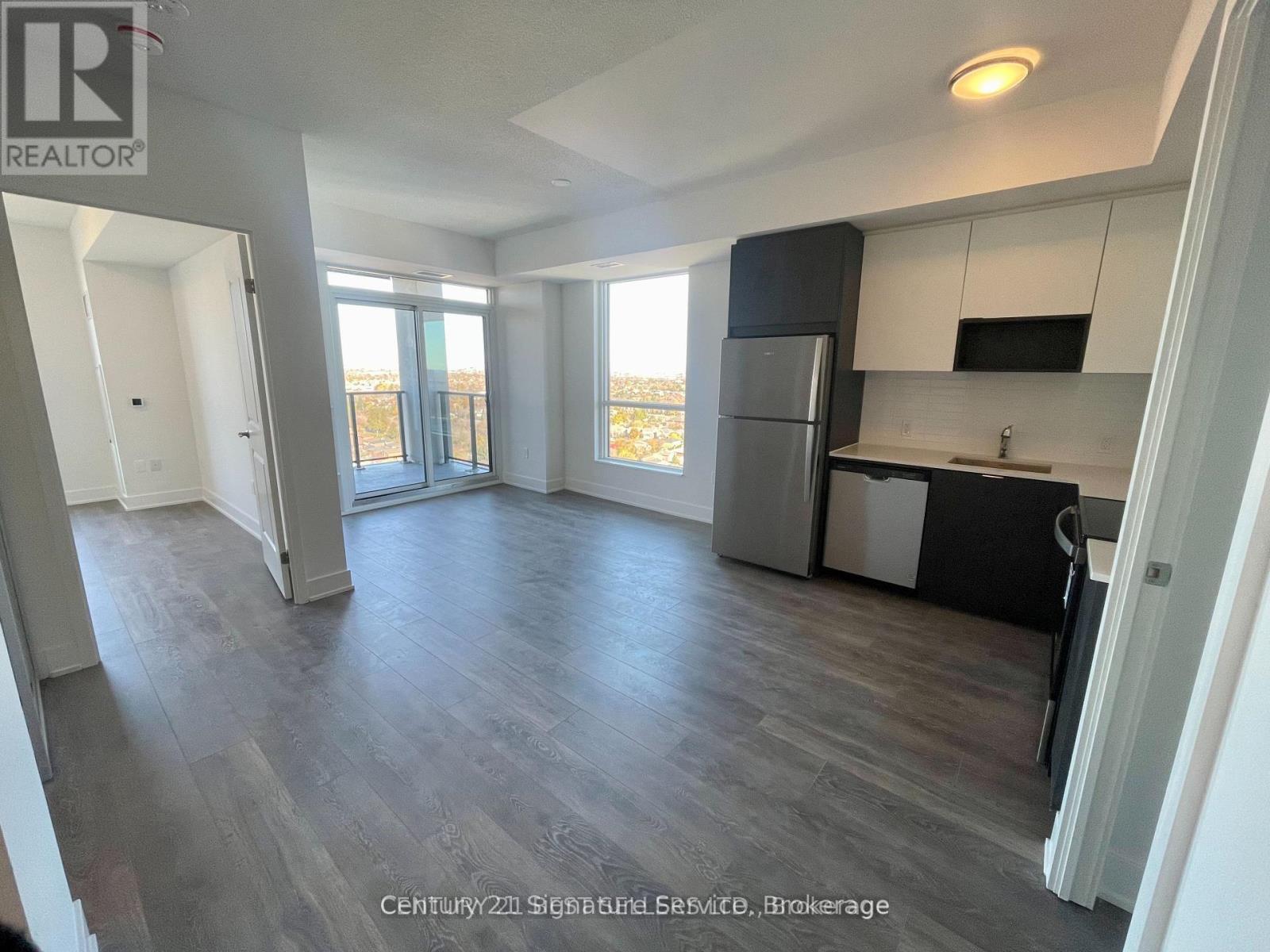 1906 - 202 Burnhamthorpe Road E, Mississauga, Ontario  L5A 4L4 - Photo 3 - W12923330