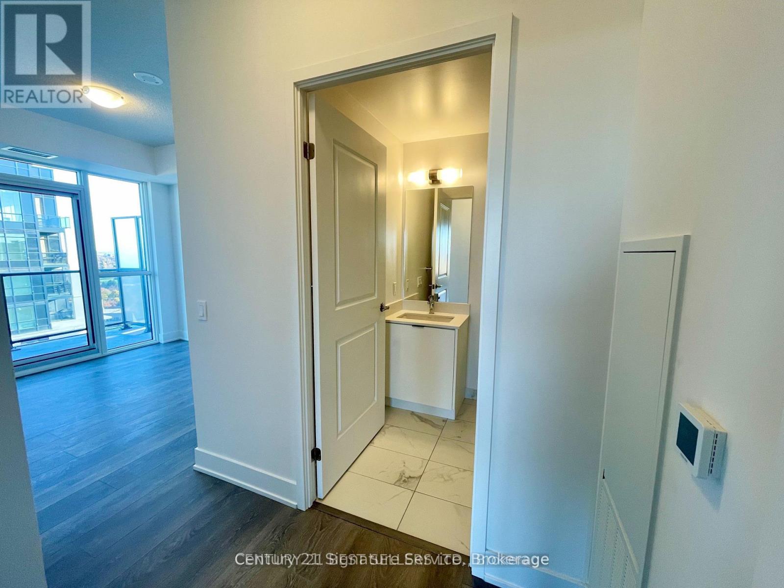 1906 - 202 Burnhamthorpe Road E, Mississauga, Ontario  L5A 4L4 - Photo 7 - W12923330