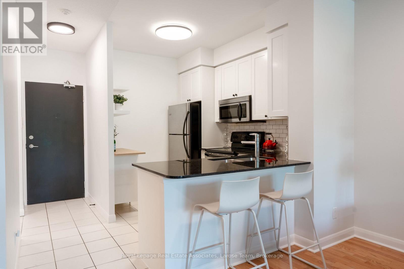 102 - 225 Sherway Gardens Road, Toronto, Ontario  M9C 0A3 - Photo 4 - W12923358