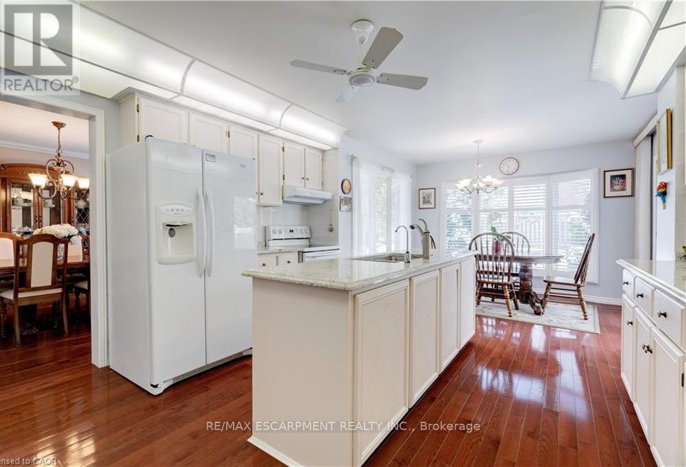 1151 Manor Road, Oakville, Ontario  L6M 1G3 - Photo 11 - W12923378