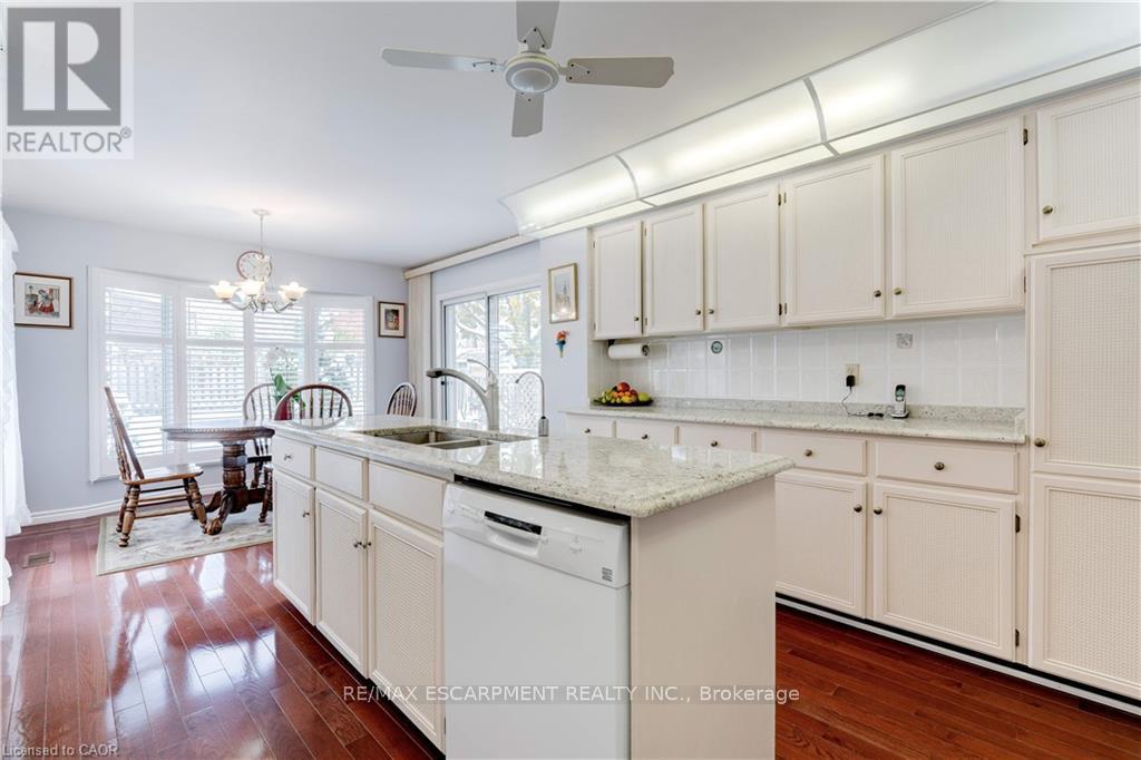 1151 Manor Road, Oakville, Ontario  L6M 1G3 - Photo 12 - W12923378