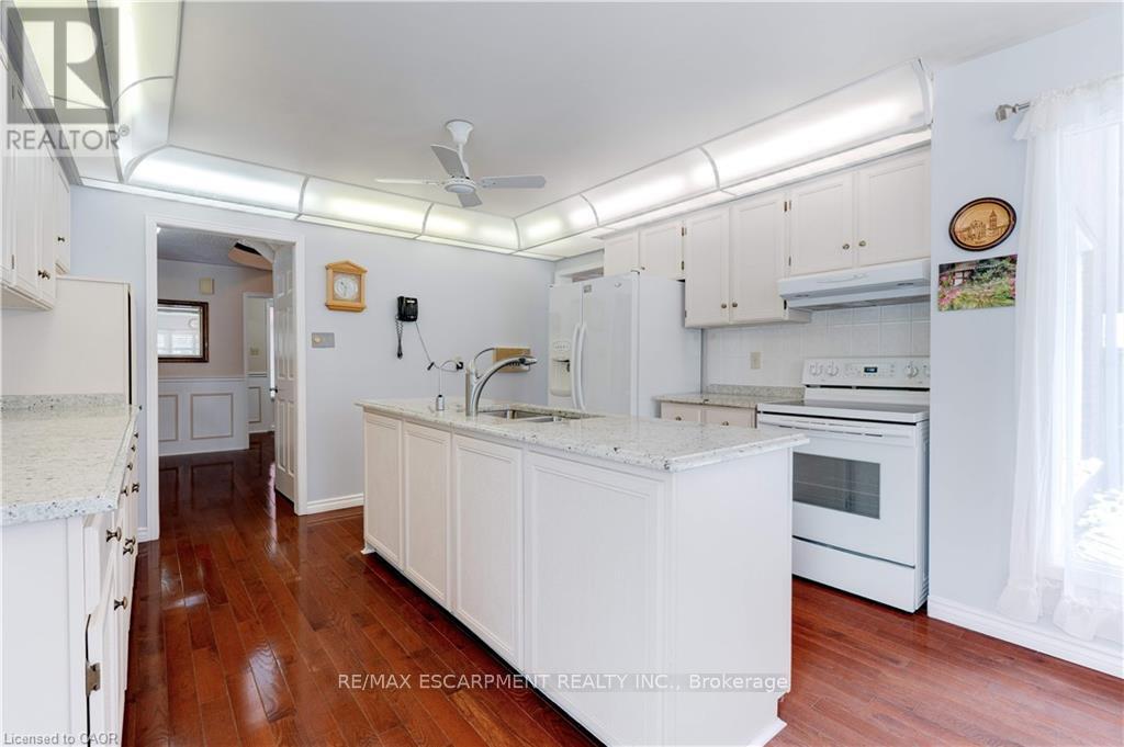 1151 Manor Road, Oakville, Ontario  L6M 1G3 - Photo 13 - W12923378