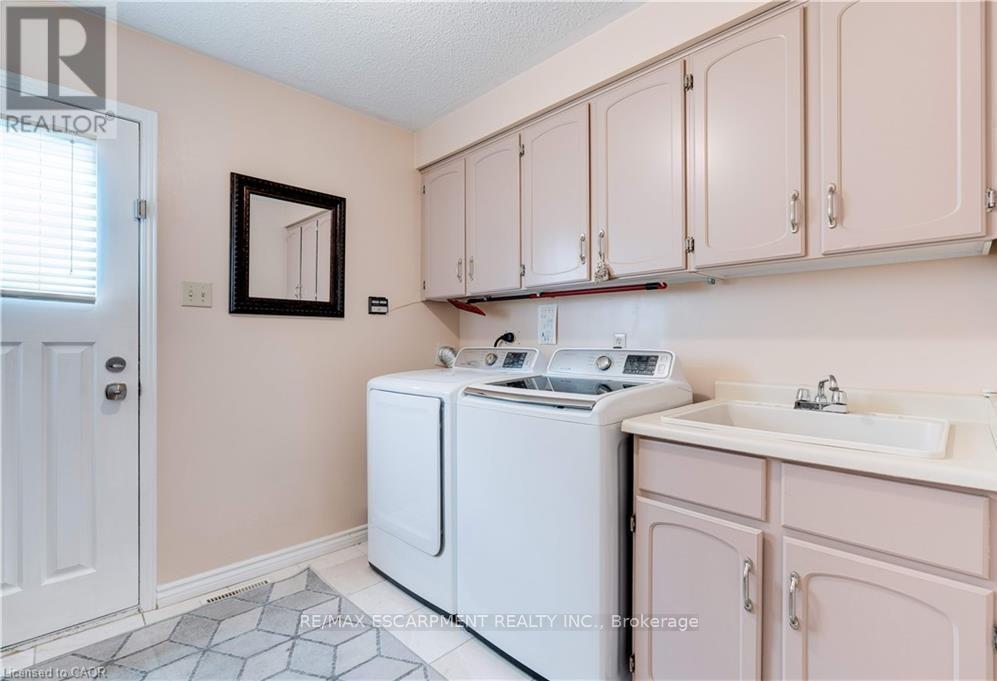 1151 Manor Road, Oakville, Ontario  L6M 1G3 - Photo 18 - W12923378