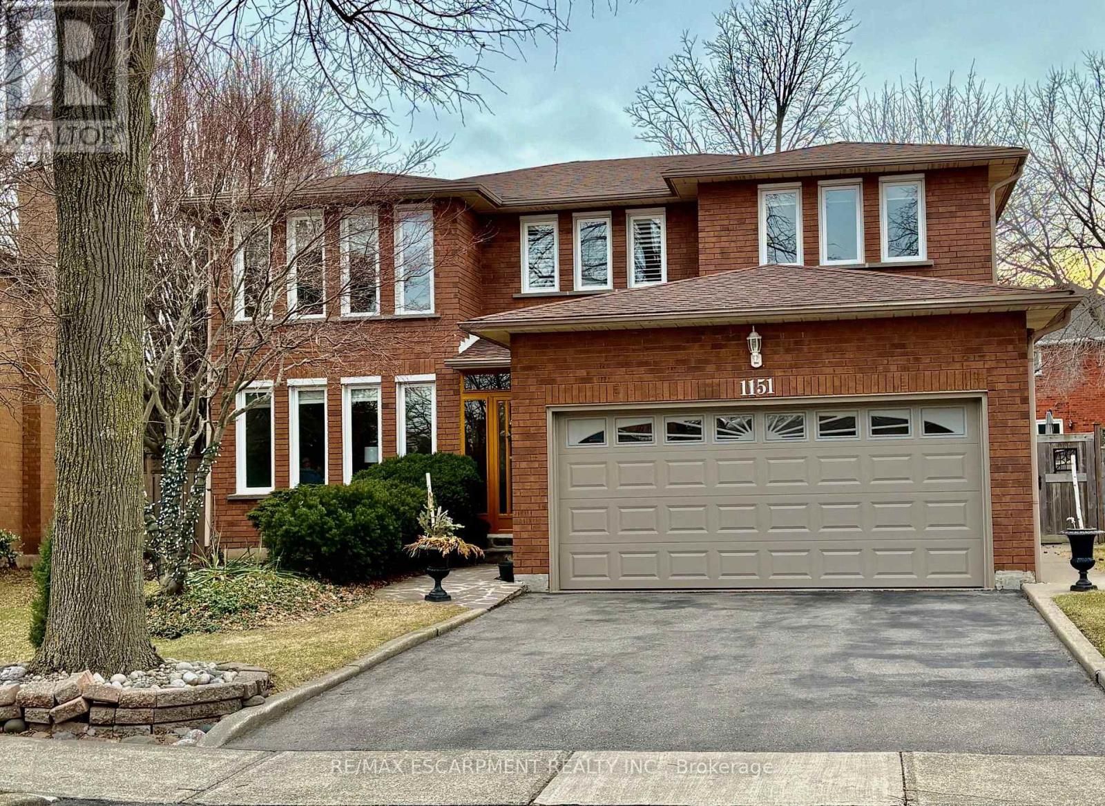 1151 Manor Road, Oakville, Ontario  L6M 1G3 - Photo 2 - W12923378