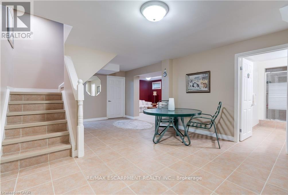 1151 Manor Road, Oakville, Ontario  L6M 1G3 - Photo 32 - W12923378