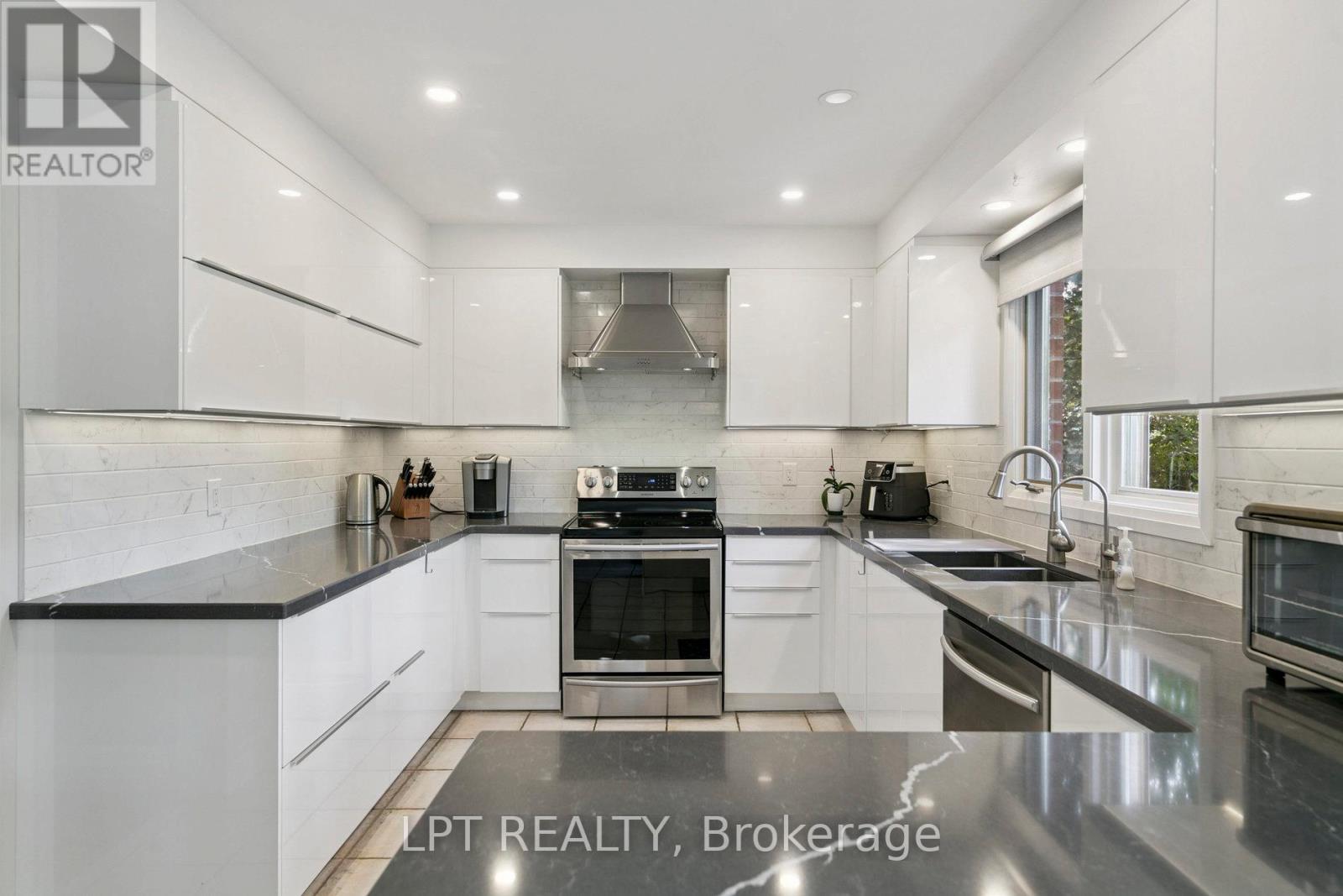 1823 The Chase, Mississauga, Ontario  L5M 2Y8 - Photo 12 - W12923386